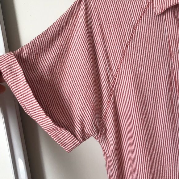 4/$20 Nine West short sleeve top - Picture 5 of 6